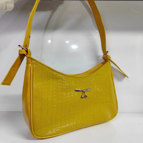 Exquisite Ladies Shoulder Bag: A Fusion of Uniqueness and Versatility B135