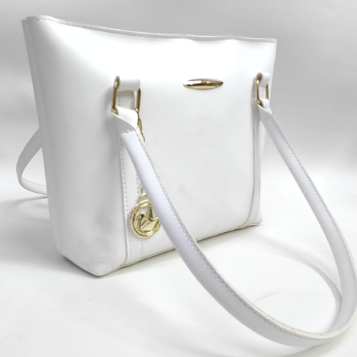 Fashionable Shoulder Bag: Rock Your Look with Self-Assurance B105